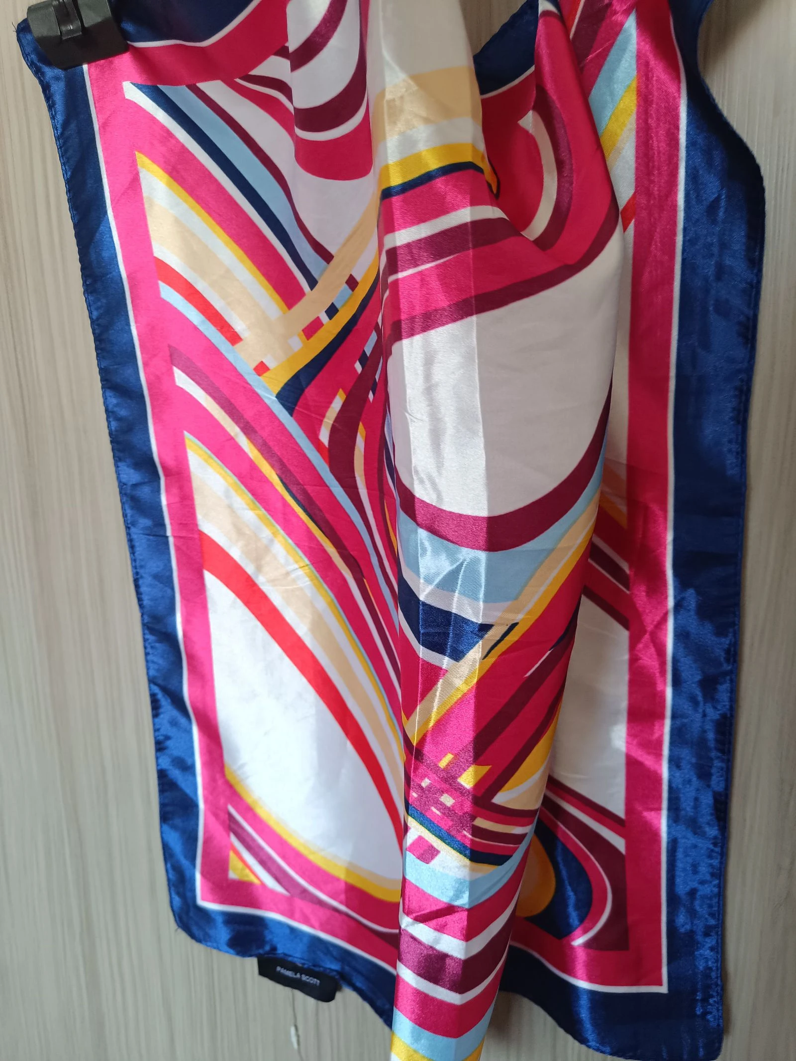 Pañuelo Cuadrado Satinado Pamela Scott nuevo on etiqueta (58x58 cm) 💖 – photo 2
